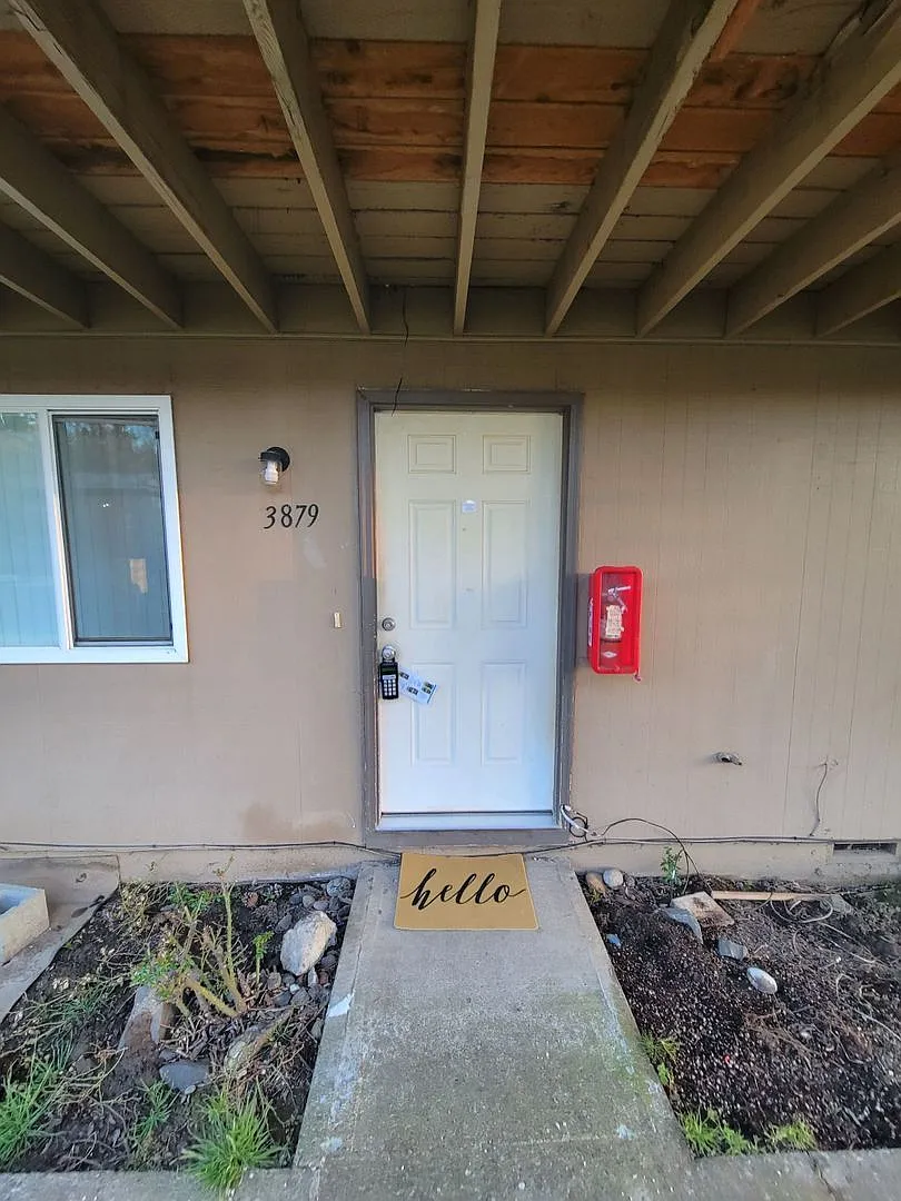 2 bed, 1.0 bath, 868 sqft, $1,195 — Photo 3