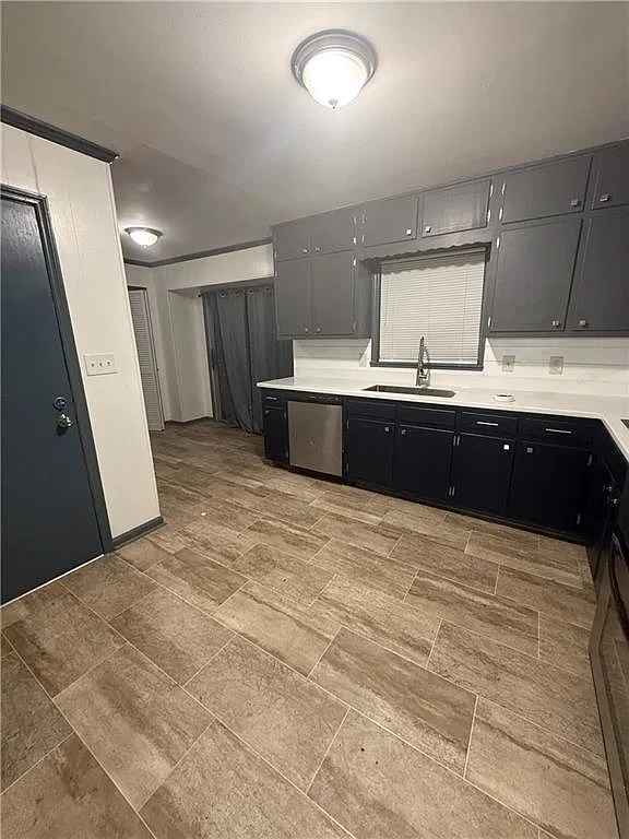 3 bed, 2.0 bath, 1408 sqft, $1,995 — Photo 2