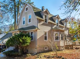 122 Washington Pl, Teaneck, NJ 07666