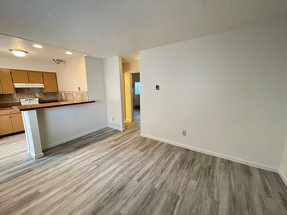 3rd image of 189 College St #5