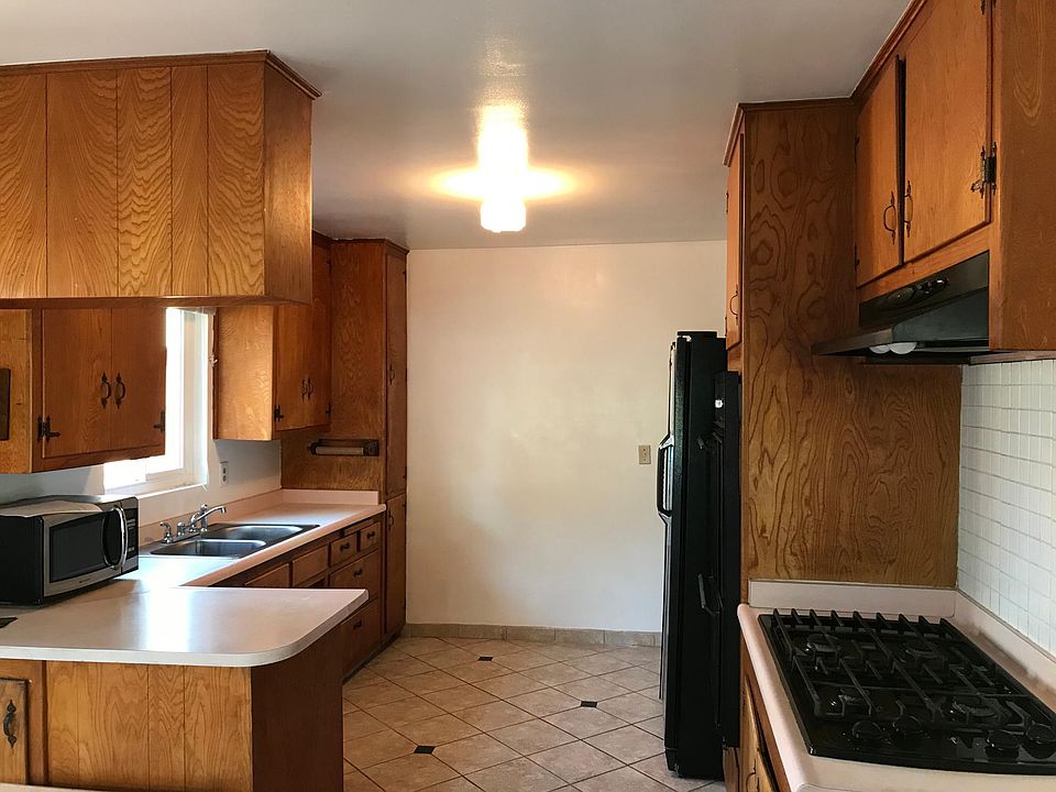 1st image of 706 Blades St