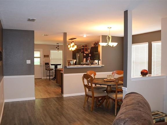 4th image of 9208 Seven Oaks Ln