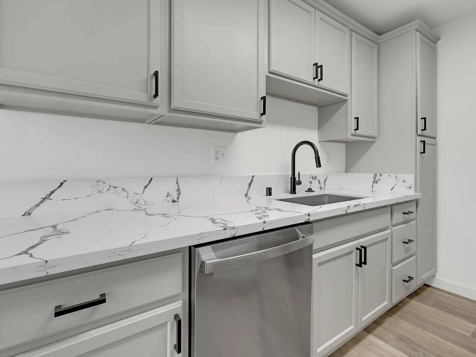 3 bed, $2,995 — Photo 4