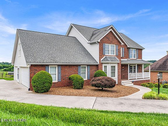 3rd image of 1398 Hirst Cir