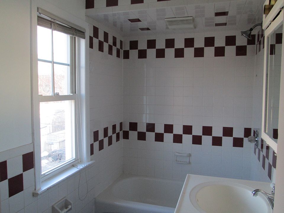 2nd image of 39 Claremont Ave #3
