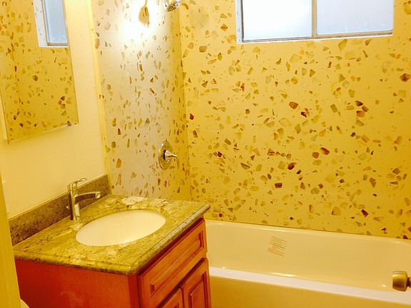 5th image of 976 College Dr