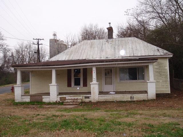 2nd image of 618 Canal St