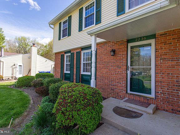 3rd image of 2236 Sandalwood Dr