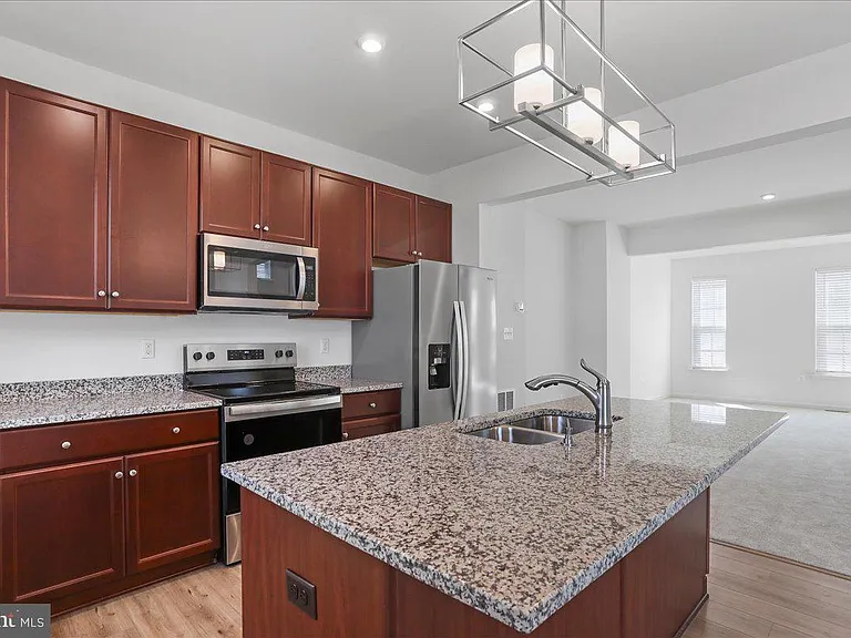 100 Stafford Pl — Photo 9