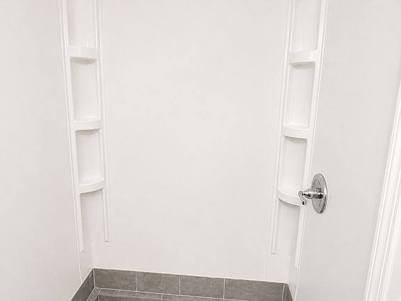 5th image of 610 Commonwealth Ave Unit 5