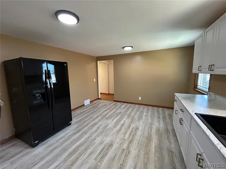 1835 Military Rd — Photo 13