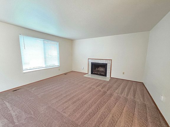 4th image of 728 97th Dr NE