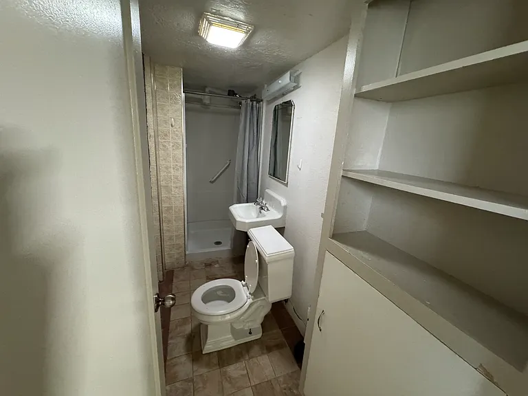 140 N 200 E — Photo 10