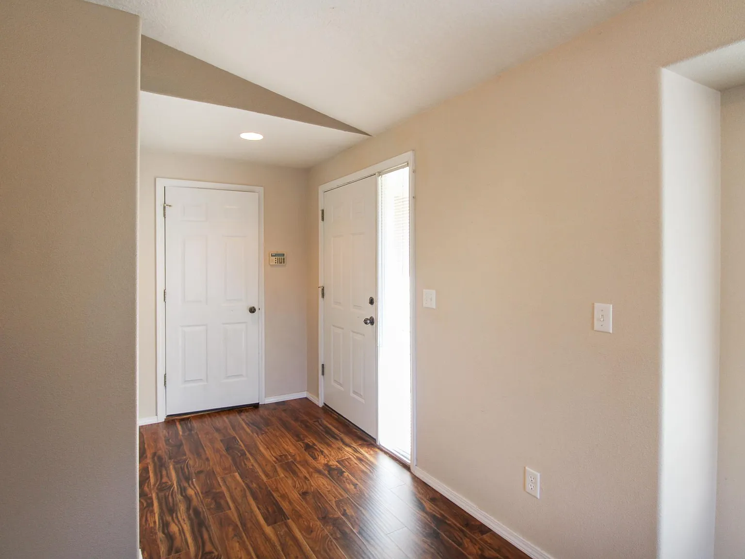 3 bed, 1324 sqft, $2,550 — Photo 3
