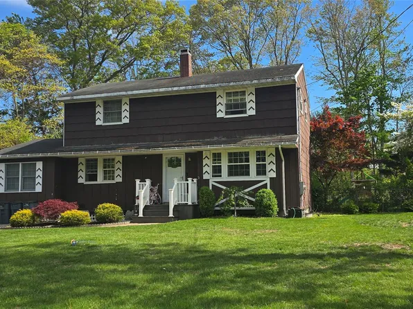 10 Hollingwood Drive, Coram, NY 11727