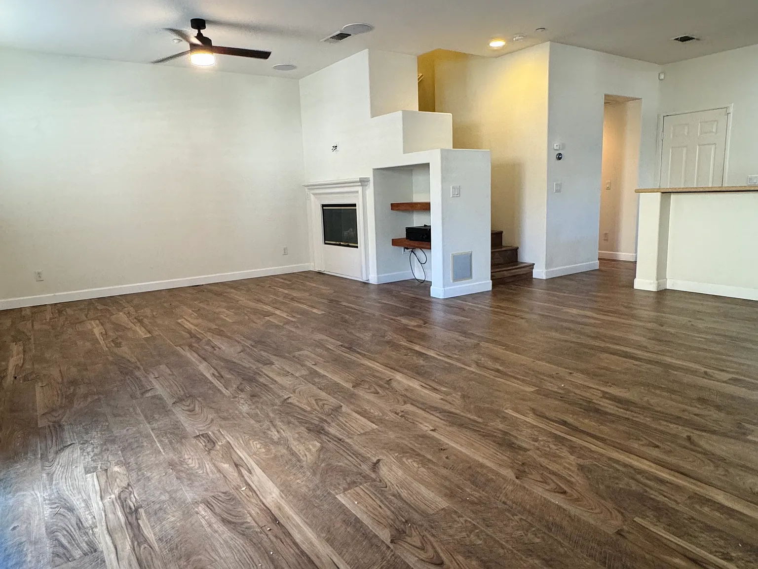 3 bed, 1495 sqft, $4,350 — Photo 3