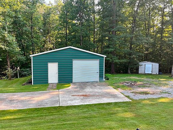 4th image of 802 Pine Cir