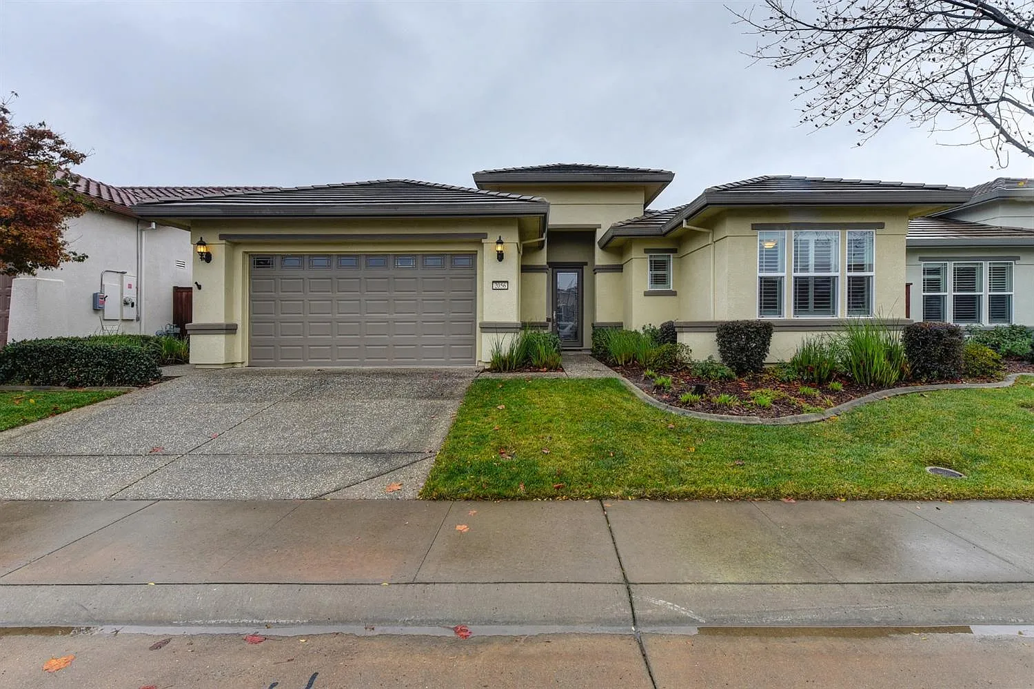 2056 Ashton Dr photo 1