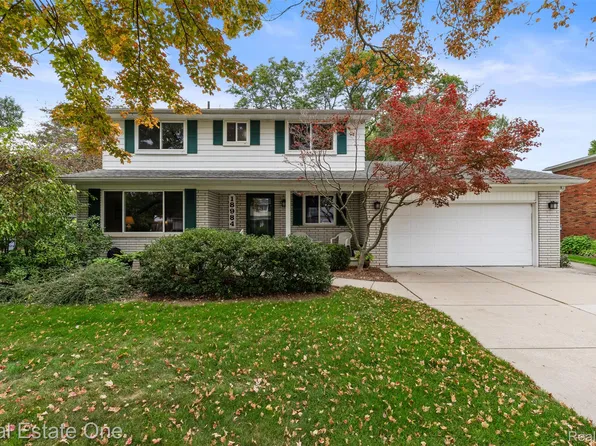 18984 Briarwood Ln, Clinton Township, MI 48036