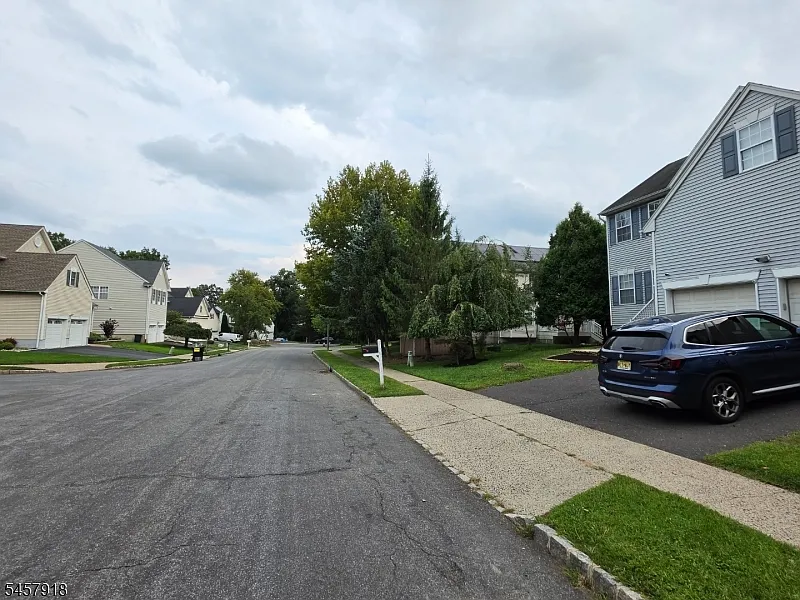 4 bed, 2.5 bath, $4,700 — Photo 3