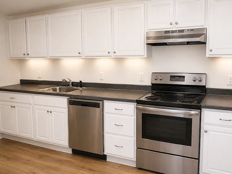 Bright & Spacious 2-Bedroom Residence Across from Berkeley Park — Photo 14