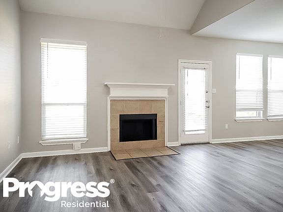 4th image of 982 Oak Falls Dr
