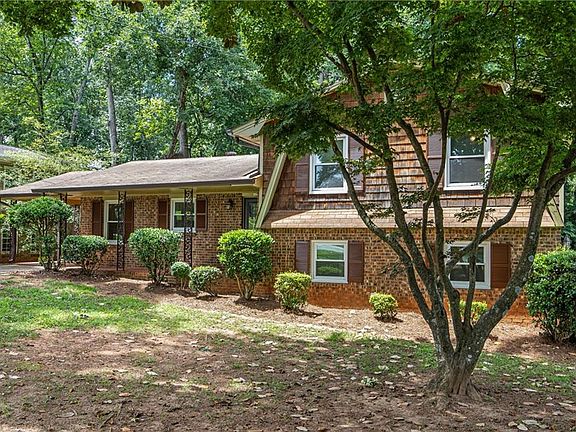 2nd image of 3894 Maplewood Dr