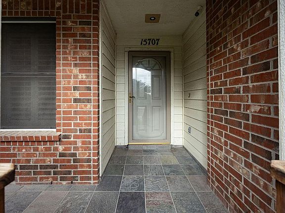 4th image of 15707 Hastings Park