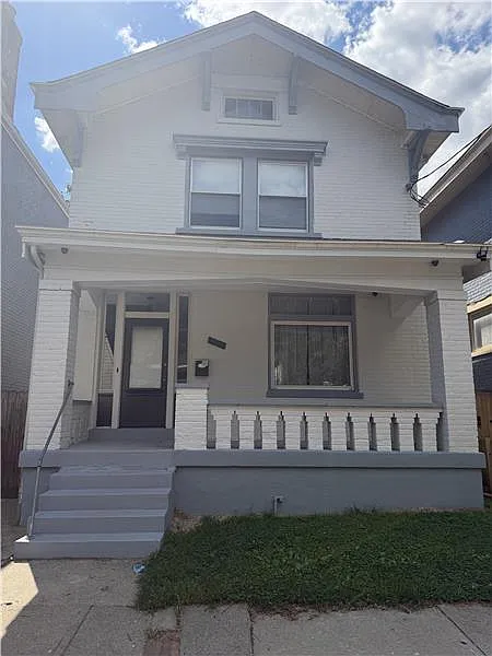 3 bed, 1.5 bath, 1350 sqft, $1,800 — Photo 2