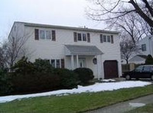 382 Garden St, West Islip, NY 11795
