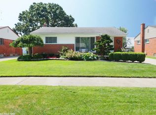 21224 Parkway St, Saint Clair Shores, MI 48082