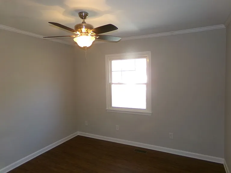 3915 B Valley Ct — Photo 13