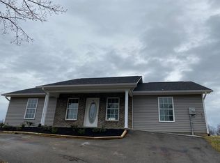 906 Red Oak Ln, Dandridge, TN 37725