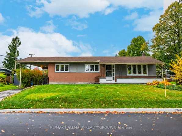926 Elsett Dr, Ottawa, ON K1G 2S9