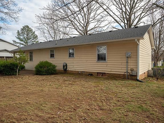 5th image of 1606 Briarwood Dr