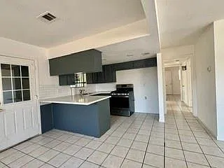 3 bed, 1.5 bath, 1010 sqft, $1,600 — Photo 4