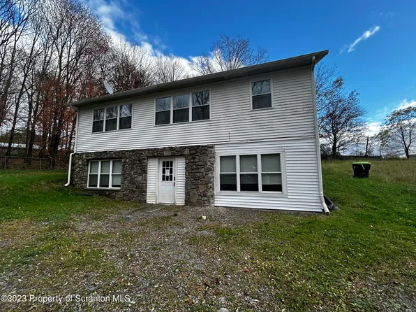 430 Hemlock Rd, Waymart, PA 18472