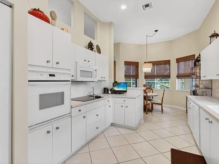 15845 Vivanco St — Photo 2