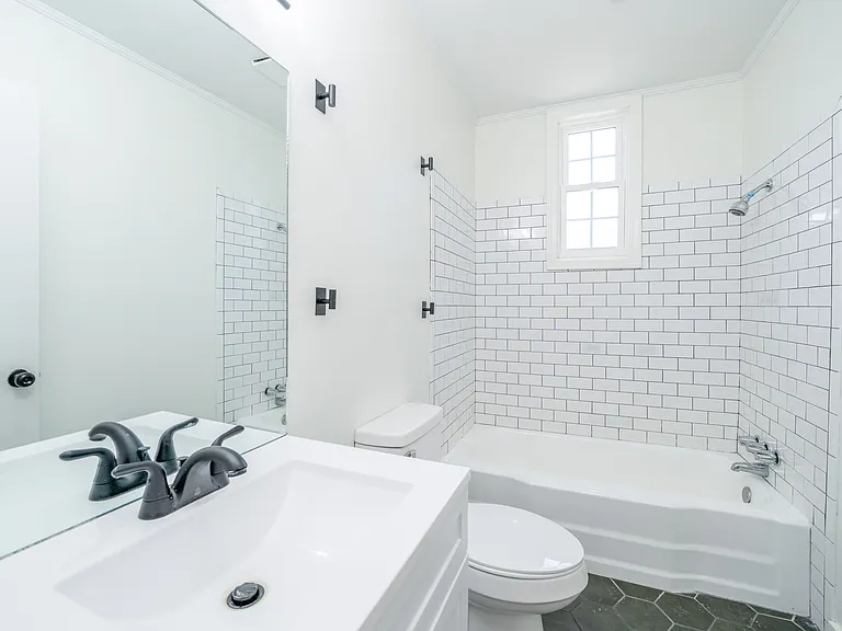 706 E Pinetree Blvd — Photo 35
