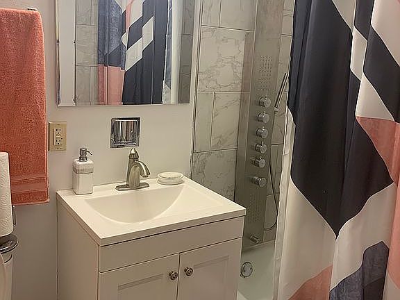 3rd image of 4800 S Lake Park Ave APT 206