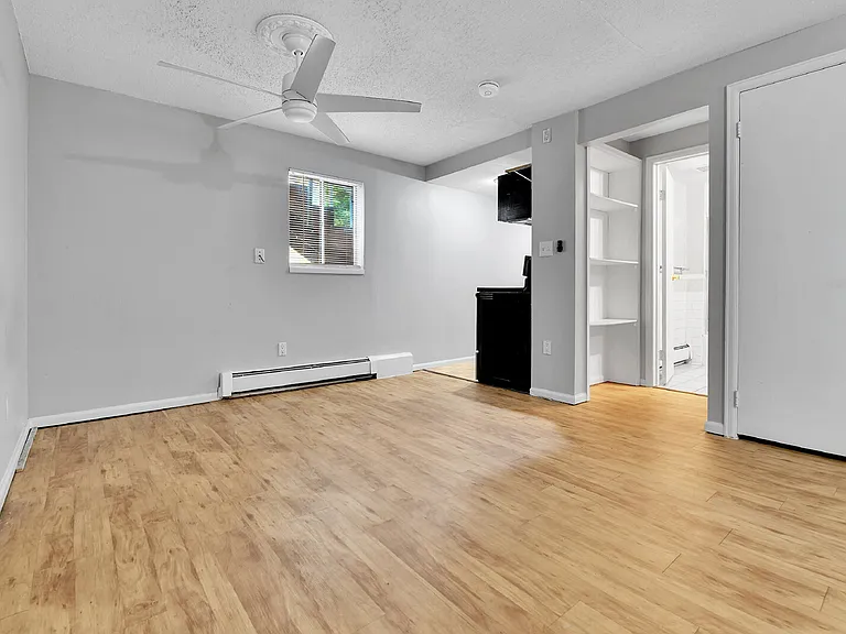 1201 Brentwood St #1207.5 — Photo 6