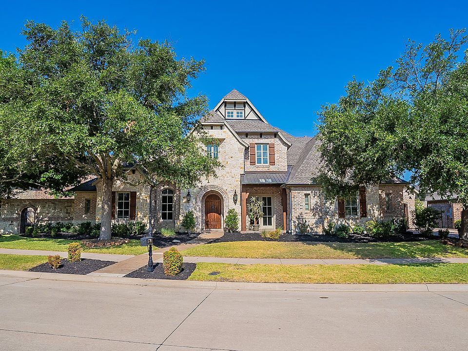 1st image of 921 Beverly Cir