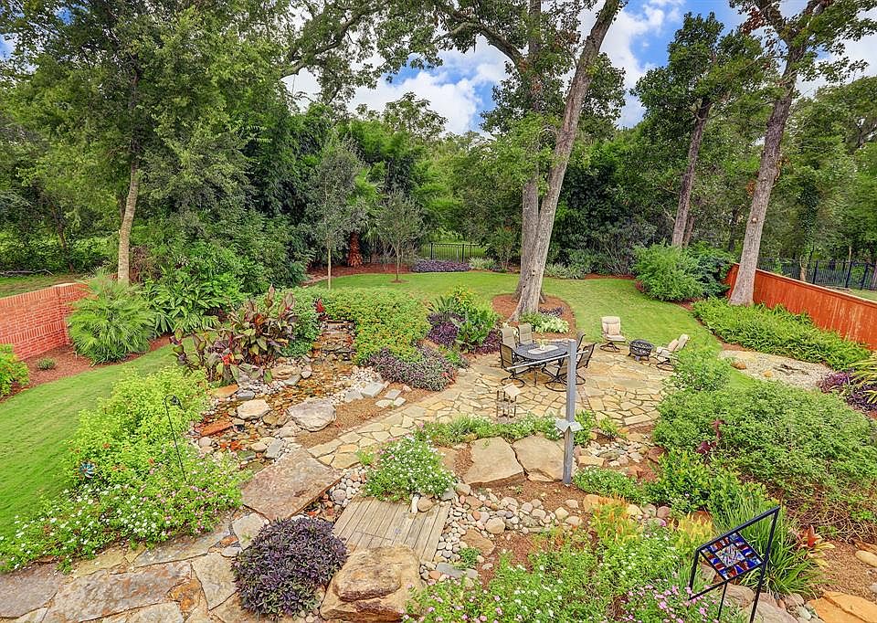 Rare to find - this park like setting backs to a wood reserve to back & left of property. Beautifully landscaped with waterfall and flagstone. Peaceful & tranquil!