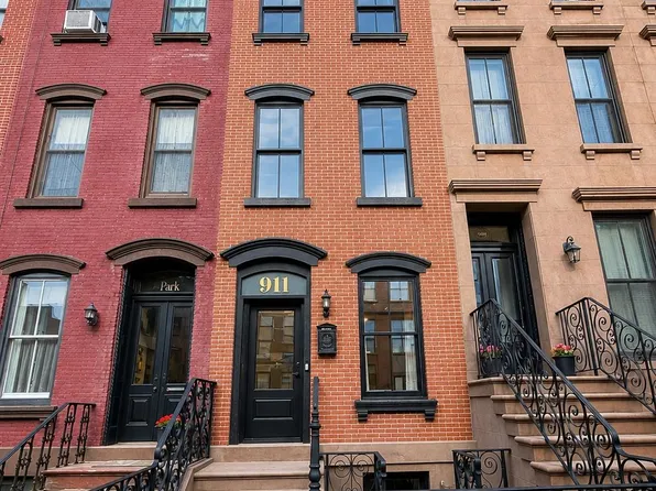 911 Park Avenue image 1 of 27