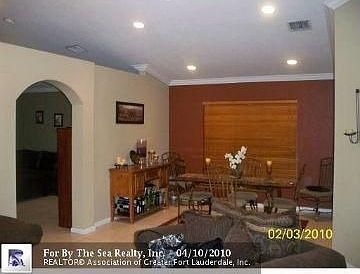 3rd image of 1524 SW 186th Ave
