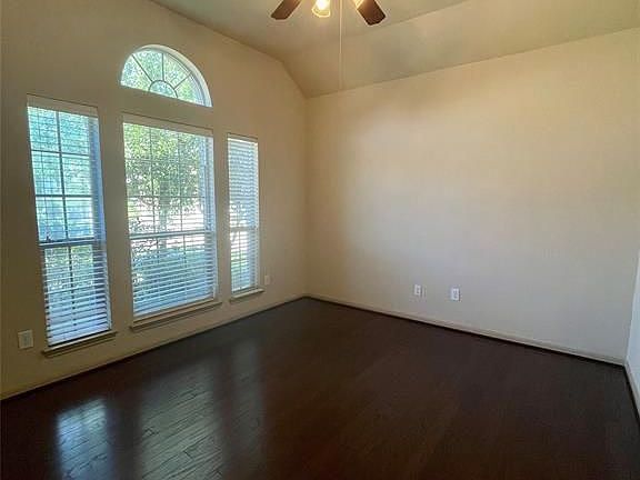5th image of 18823 Cove Pointe Dr