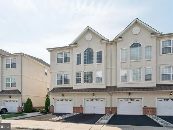 3301 Capri Dr, Philadelphia, PA 19145