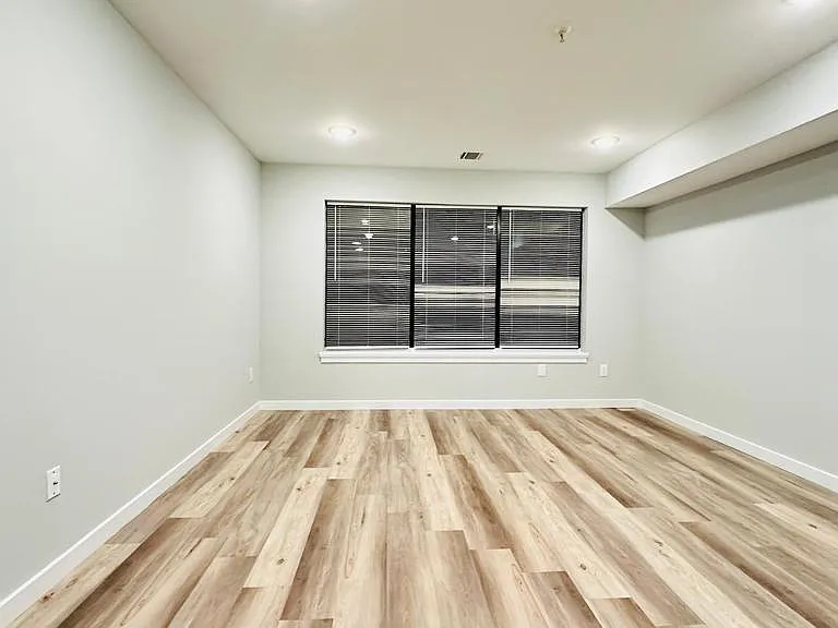 77 Park Ave #.10 — Photo 2