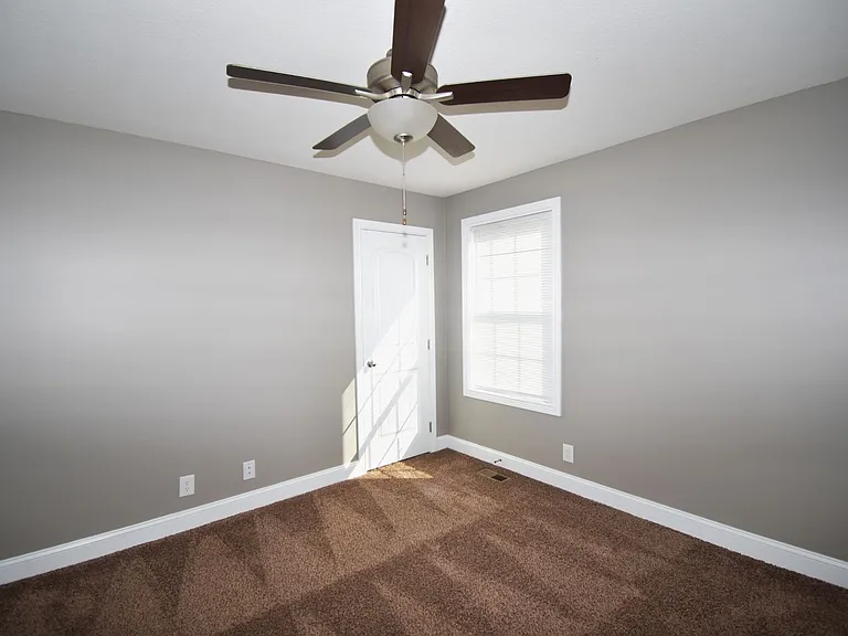 207 Geneva Ln — Photo 11