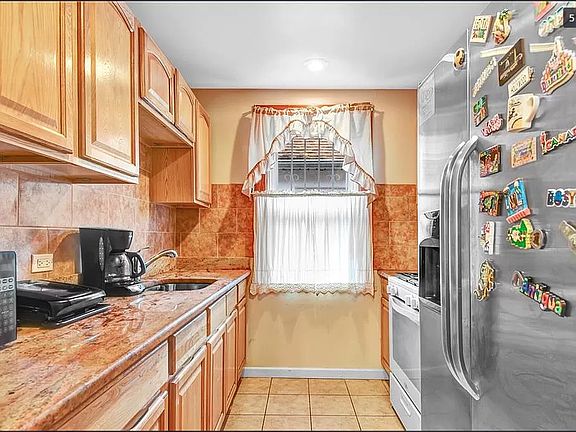 5th image of 3172 Fenton Ave